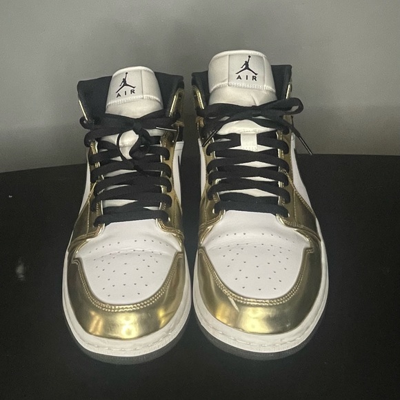 Jordan Other - Air Jordan 1 Mid SE